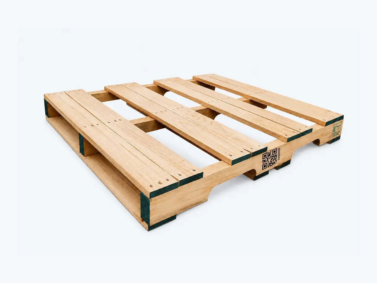 APM natural wooden pallet with green painted ends